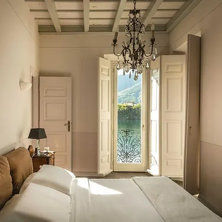Villa Ossuccio At Lake Como オッスッチョ